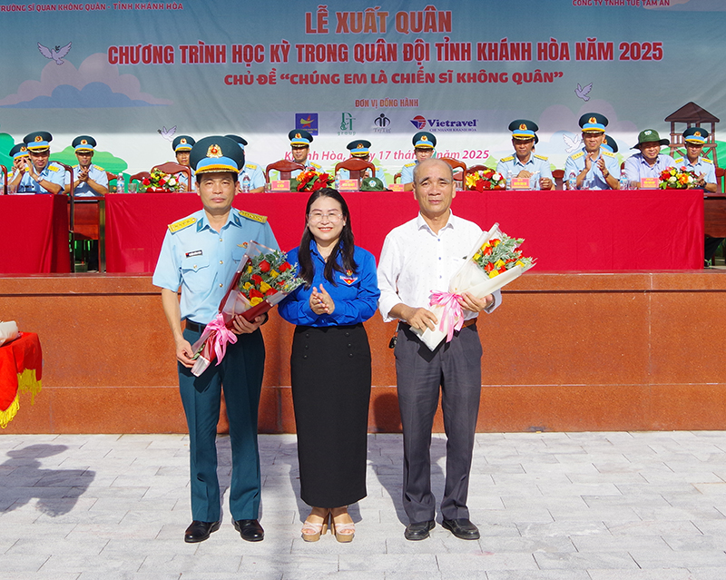 Lễ xuất quân Chương trình “Học kỳ trong Quân đội” tỉnh Khánh Hòa năm 2025
