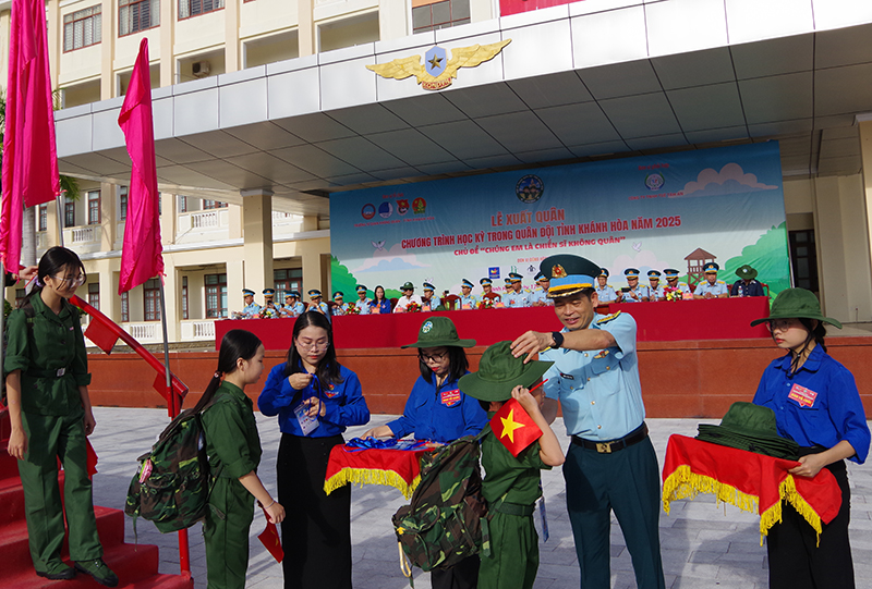 Lễ xuất quân Chương trình “Học kỳ trong Quân đội” tỉnh Khánh Hòa năm 2025