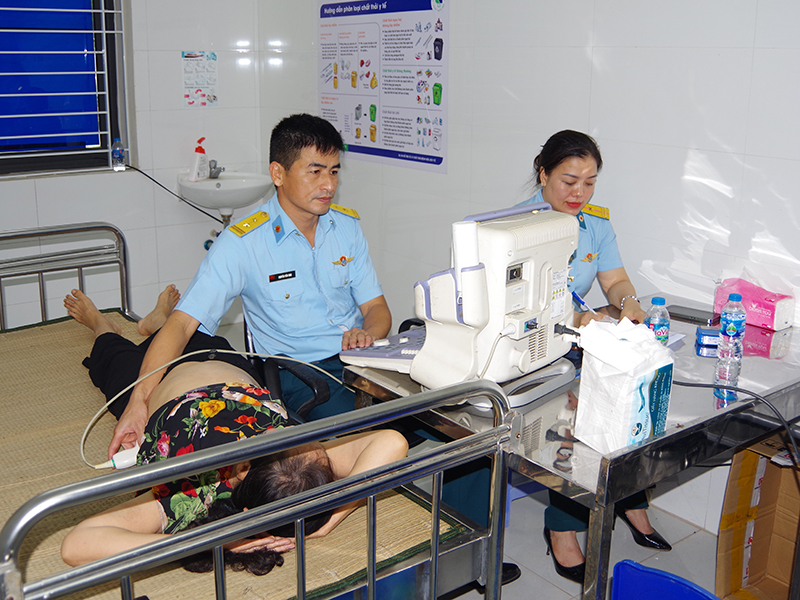 Học viện PK-KQ tổ chức khám bệnh, tư vấn sức khỏe, cấp thuốc cho các đối tượng chính sách nhân dịp kỷ niệm 78 năm Ngày Thương binh, Liệt sĩ.
