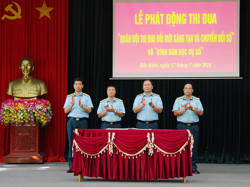 Các đơn vị trong Quân chủng Phòng không - Không quân phát động Phong trào thi đua “Đổi mới sáng tạo, chuyển đổi số” và “Bình dân học vụ số”