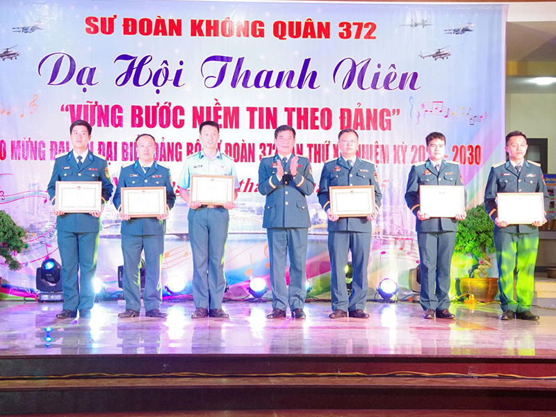 Dạ hội thanh niên “Sư đoàn 372 tự hào vững bước niềm tin theo Đảng”