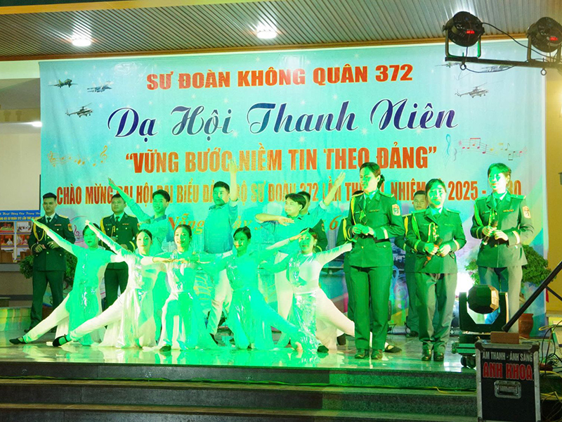 Dạ hội thanh niên “Sư đoàn 372 tự hào vững bước niềm tin theo Đảng”
