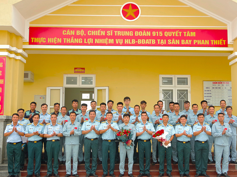 Trung đoàn 915 tổ chức thành công ban bay cán bộ tại Sân bay Phan Thiết