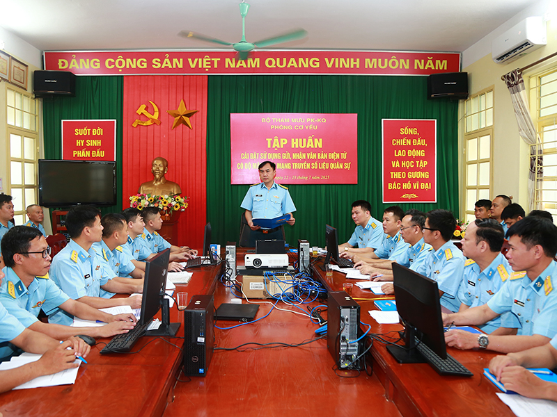 Bộ Tham mưu Phòng không - Không quân tập huấn cài đặt gửi, nhận văn bản điện tử có độ mật trên mạng truyền số liệu quân sự năm 2025