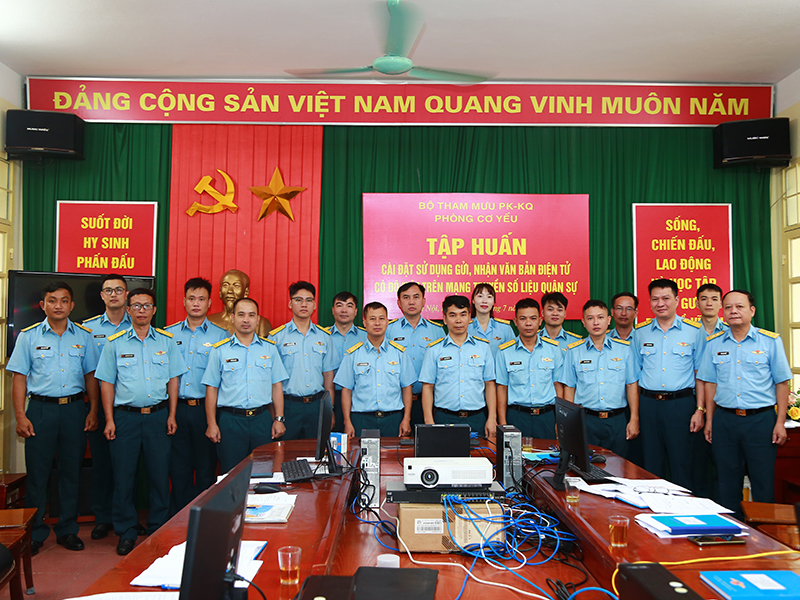 Bộ Tham mưu Phòng không - Không quân tập huấn cài đặt gửi, nhận văn bản điện tử có độ mật trên mạng truyền số liệu quân sự năm 2025