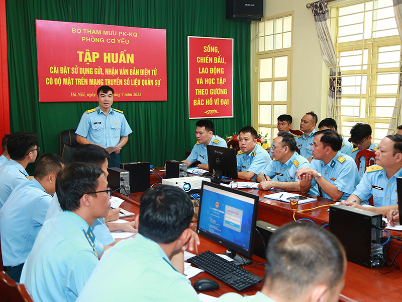 Bộ Tham mưu Phòng không - Không quân tập huấn cài đặt gửi, nhận văn bản điện tử có độ mật trên mạng truyền số liệu quân sự năm 2025