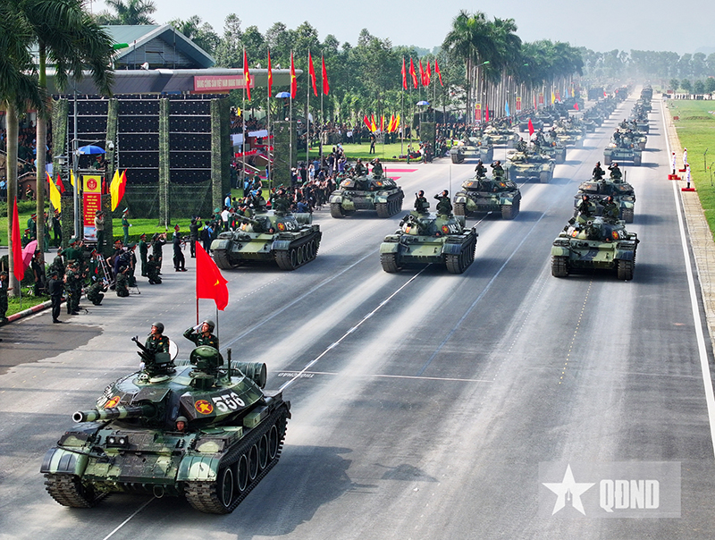 Dàn khí tài hiện đại của Quân đội tham gia tổng hợp luyện diễu binh, diễu hành