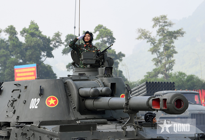 Dàn khí tài hiện đại của Quân đội tham gia tổng hợp luyện diễu binh, diễu hành