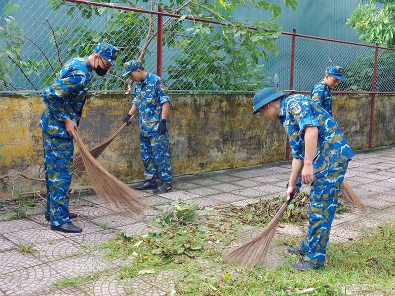 Lữ đoàn 918 hành quân dã ngoại làm công tác dân vận trên địa bàn phường Bồ Đề và phường Long Biên, TP Hà Nội