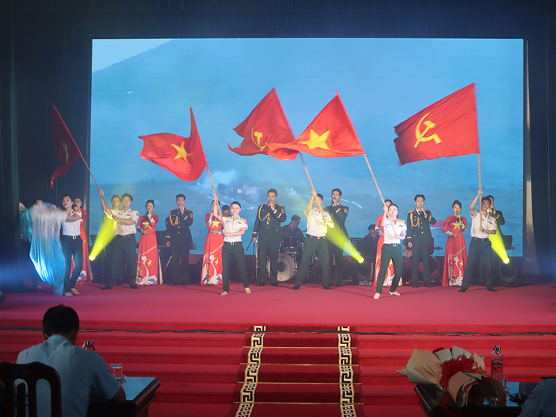 Các đoàn nghệ thuật trong Quân đội biểu diễn phục vụ lực lượng tham gia nhiệm vụ A80 của Quân chủng Phòng không - Không quân