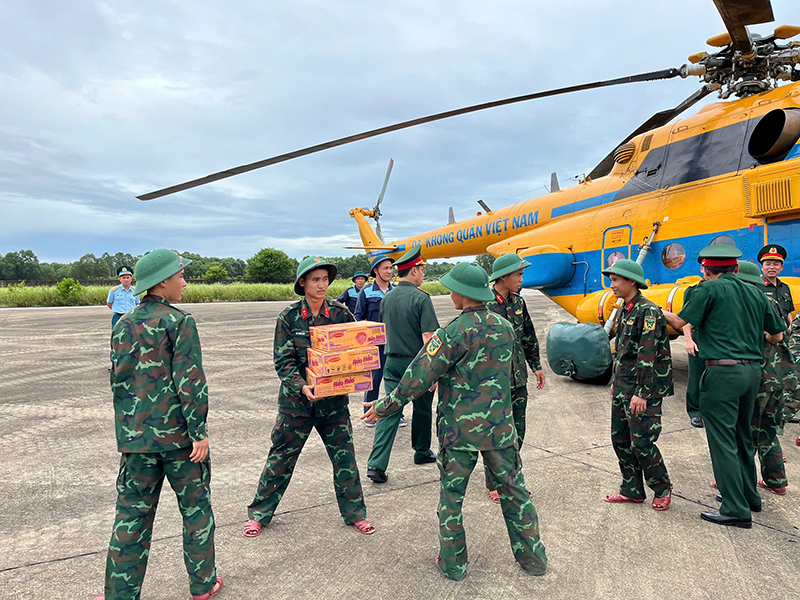 Lực lượng cứu hộ của Quân chủng Phòng không- Không quân khẩn trương triển khai công tác cứu trợ đồng bào Điện Biên.