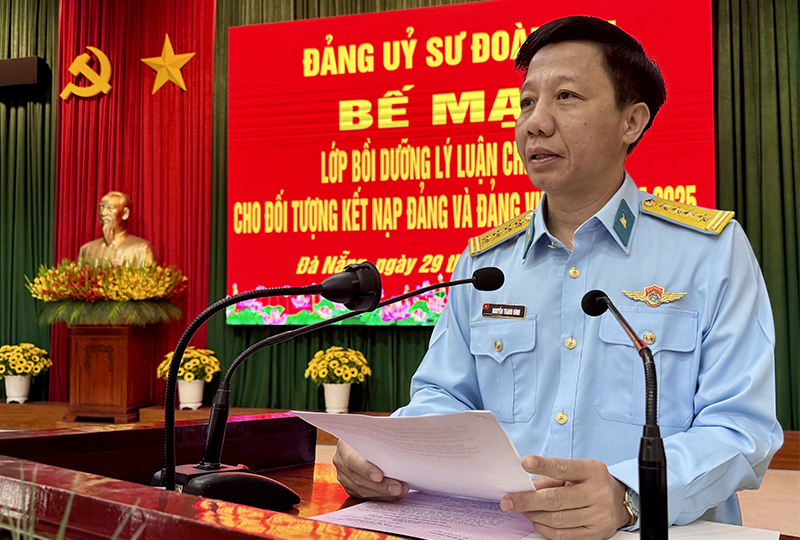 Sư đoàn 375 tổ chức bồi dưỡng lý luận chính trị cho đảng viên mới năm 2025