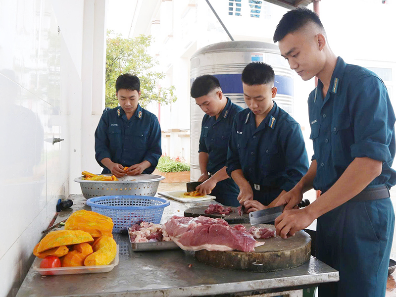 Những “anh nuôi” ở Trạm Ra đa 16