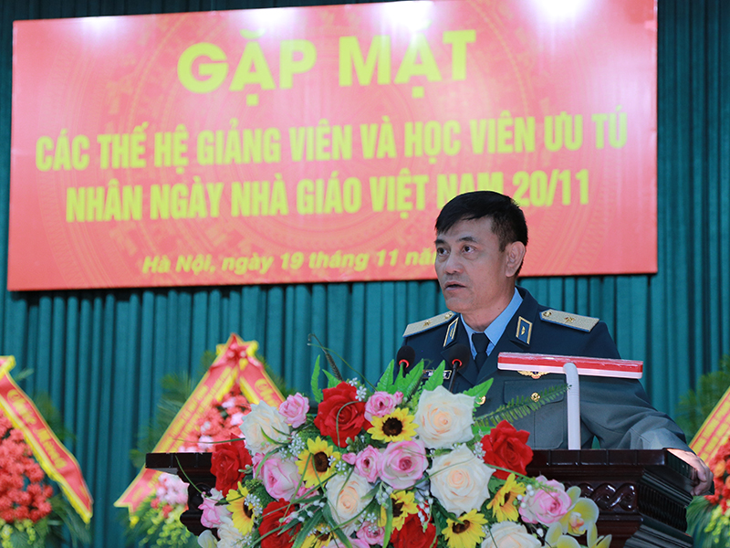 Học viện Phòng không - Không quân gặp mặt các thế hệ giảng viên và học viên ưu tú nhân Ngày Nhà giáo Việt Nam 20-11