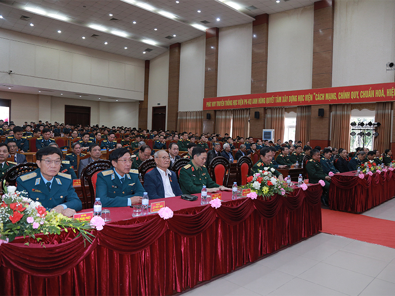 Học viện Phòng không - Không quân gặp mặt các thế hệ giảng viên và học viên ưu tú nhân Ngày Nhà giáo Việt Nam 20-11