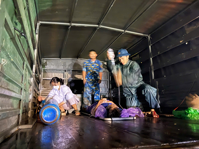 Trung đoàn 940 nỗ lực hỗ trợ bà con vùng lũ