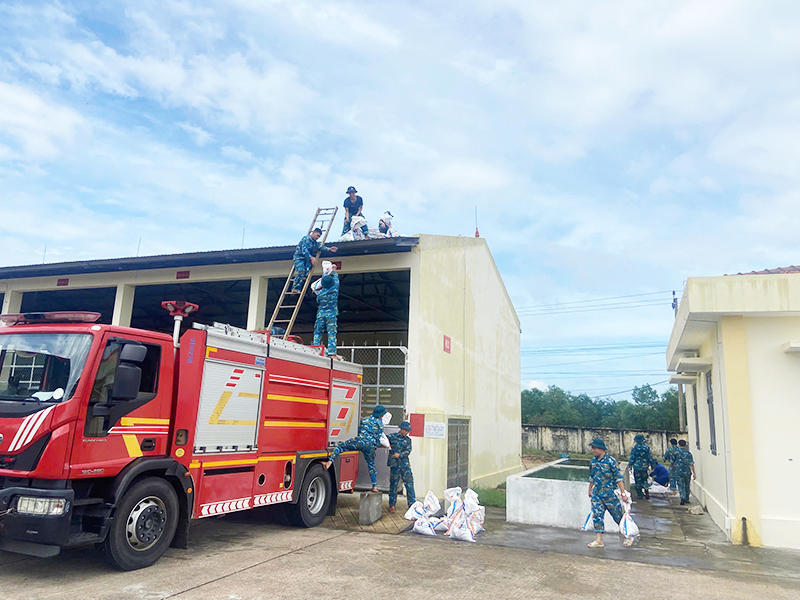 Trung đoàn 910 chủ động ứng phó bão số 13