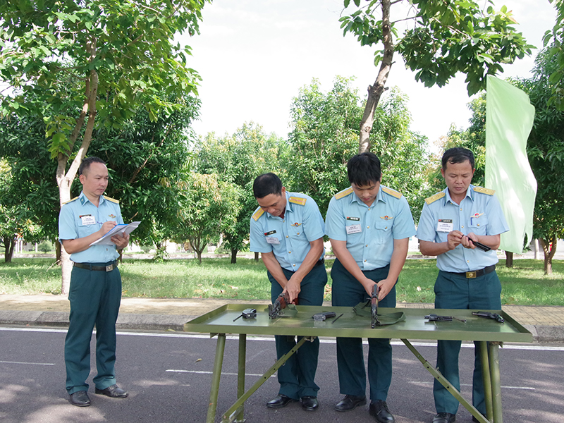 Khối cơ quan Sư đoàn 377 kiểm tra kết thúc huấn luyện chiến đấu năm 2025