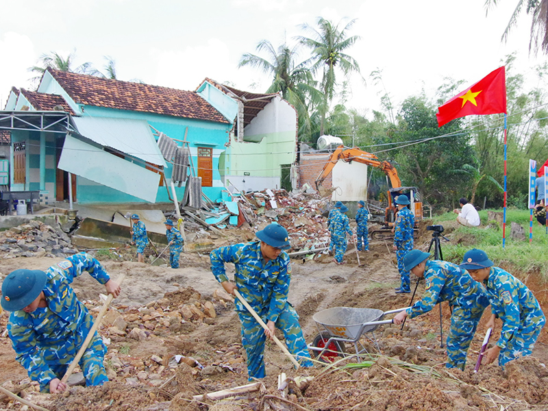 Lặng thầm canh trời, ki&ecirc;u h&atilde;nh anh h&ugrave;ng