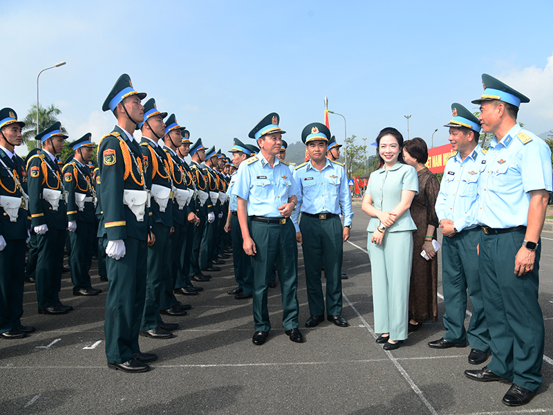 Trung tướng Trần Ngọc Quyến - Chính ủy Quân chủng PK-KQ thăm, kiểm tra, động viên lực lượng làm nhiệm vụ A80