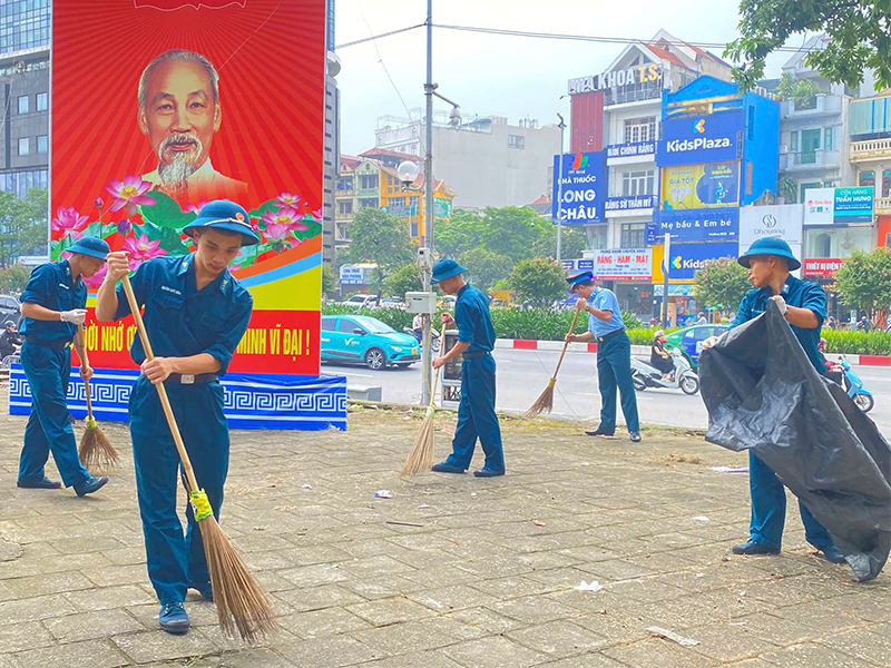Tuổi trẻ Sư đoàn 361 tham gia tổng vệ sinh phục vụ Lễ kỷ niệm 80 năm Cách mạng Tháng Tám thành công và Quốc khánh Nước Cộng hòa xã hội chủ nghĩa Việt Nam