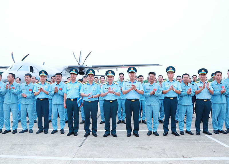 Trung tướng Trần Ngọc Quyến - Chính ủy Quân chủng Phòng không - Không quân thăm, kiểm tra, động viên các lực lượng thực hiện nhiệm vụ A80