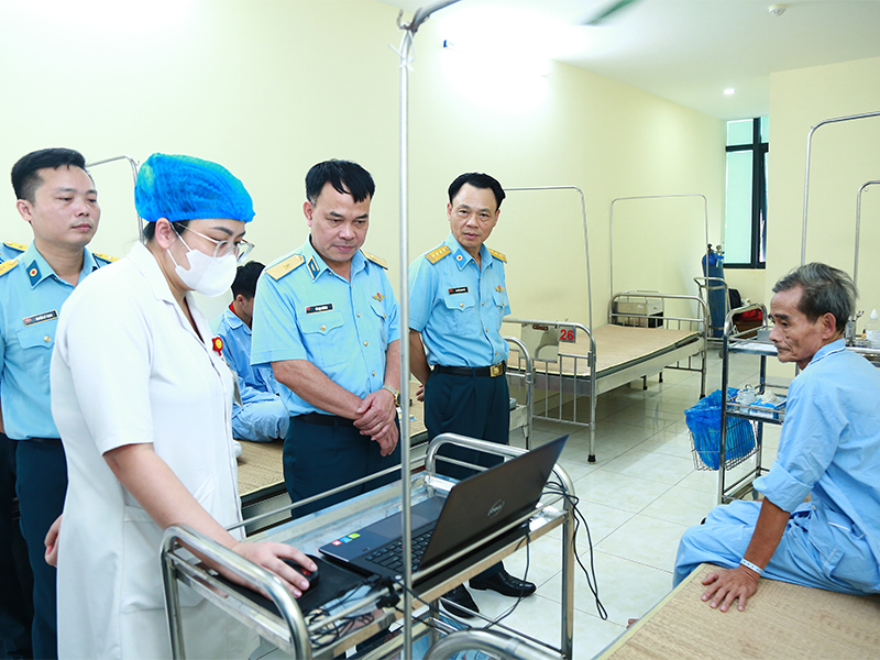 Quân chủng Phòng không - Không quân kiểm tra công tác phát triển khoa học, công nghệ, đổi mới sáng tạo, chuyển đổi số tại các đơn vị