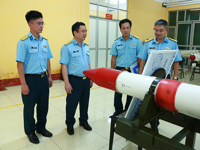Quân chủng Phòng không - Không quân kiểm tra công tác phát triển khoa học, công nghệ, đổi mới sáng tạo, chuyển đổi số tại các đơn vị