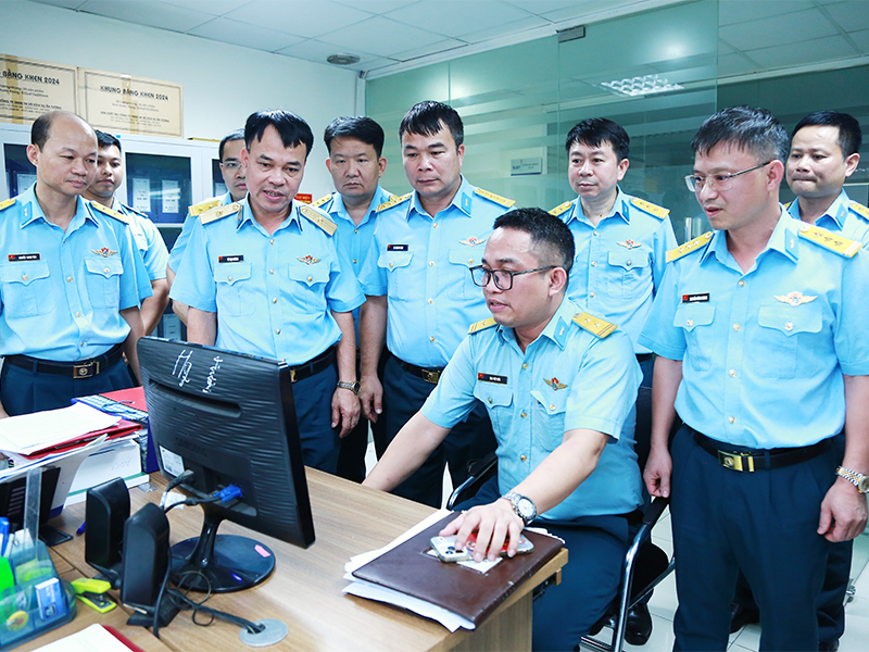 Quân chủng Phòng không - Không quân kiểm tra công tác phát triển khoa học, công nghệ, đổi mới sáng tạo, chuyển đổi số tại các đơn vị