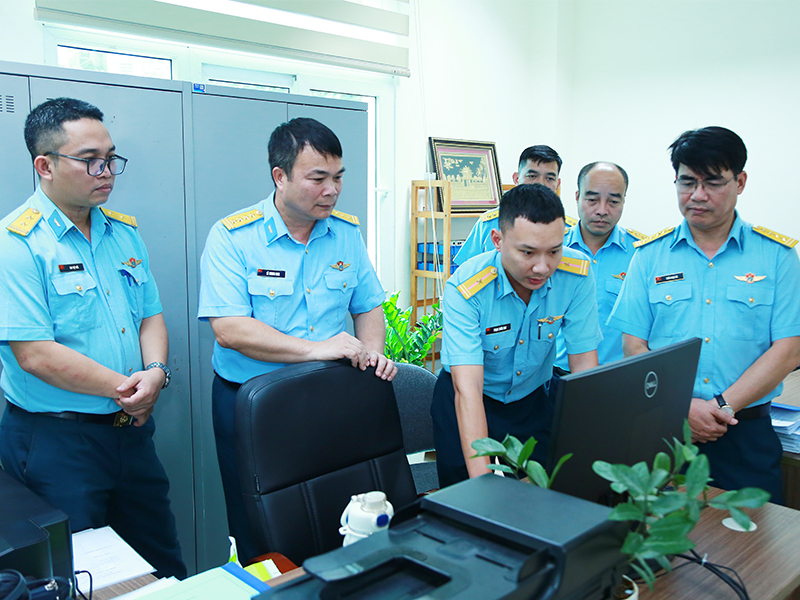 Quân chủng Phòng không - Không quân kiểm tra công tác phát triển khoa học, công nghệ, đổi mới sáng tạo, chuyển đổi số tại các đơn vị