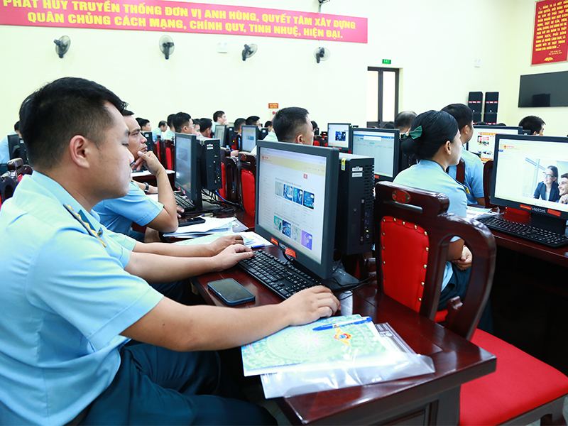 Quân chủng Phòng không - Không quân tập huấn công tác công nghệ thông tin, chuyển đổi số và triển khai Phong trào “Bình dân học vụ số” năm 2025