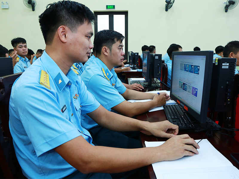 Quân chủng Phòng không - Không quân tập huấn công tác công nghệ thông tin, chuyển đổi số và triển khai Phong trào “Bình dân học vụ số” năm 2025