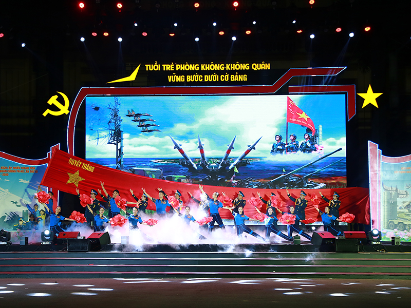 Chương trình Dạ hội thanh niên “Tuổi trẻ Quân chủng PK-KQ vững bước dưới cờ Đảng” thành công tốt đẹp