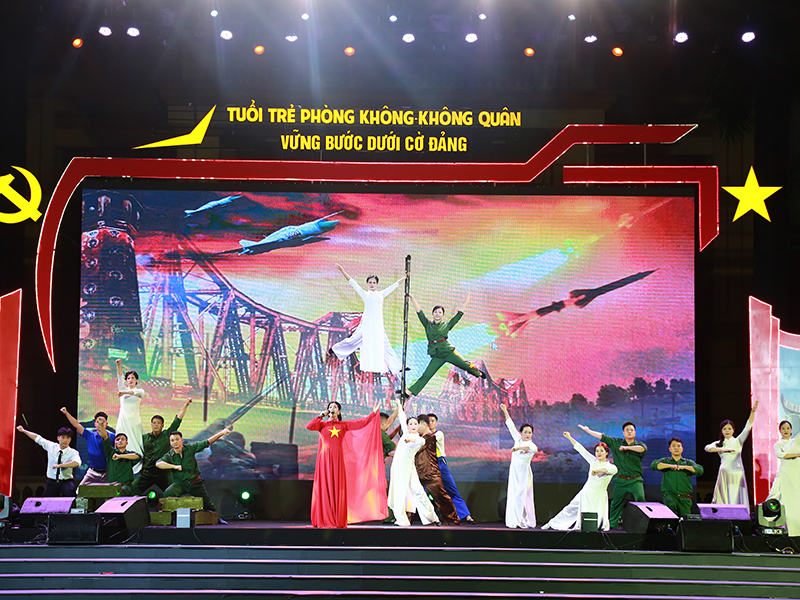 Chương trình Dạ hội thanh niên “Tuổi trẻ Quân chủng PK-KQ vững bước dưới cờ Đảng” thành công tốt đẹp