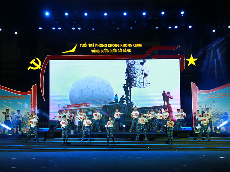 Chương trình Dạ hội thanh niên “Tuổi trẻ Quân chủng PK-KQ vững bước dưới cờ Đảng” thành công tốt đẹp