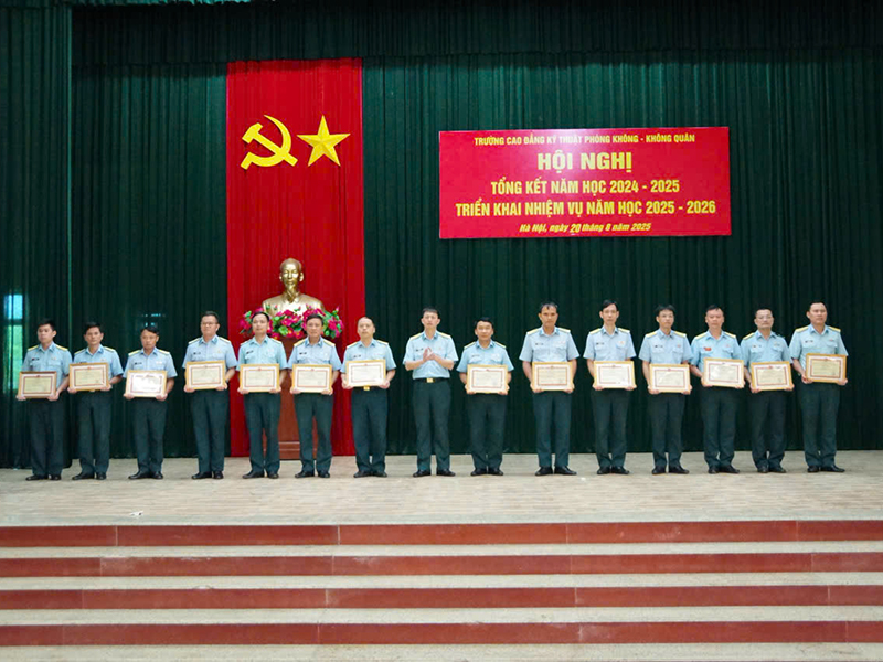 Trường Cao đẳng Kỹ thuật PK-KQ tổng kết năm học 2024-2025 và triển khai  nhiệm vụ năm học 2025-2026