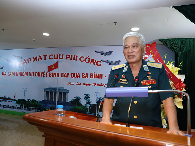 Gặp mặt cựu phi công đã làm nhiệm vụ duyệt binh bay qua Ba Đình, TP Hà Nội
