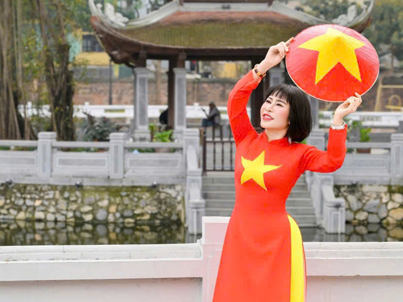 Dáng hình đất nước trong khúc khải hoàn