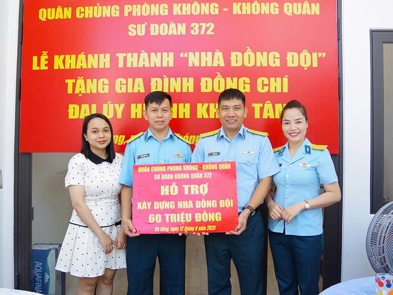 Sư đoàn 372 bàn giao “Nhà đồng đội” tặng Đại úy Huỳnh Khắc Tâm
