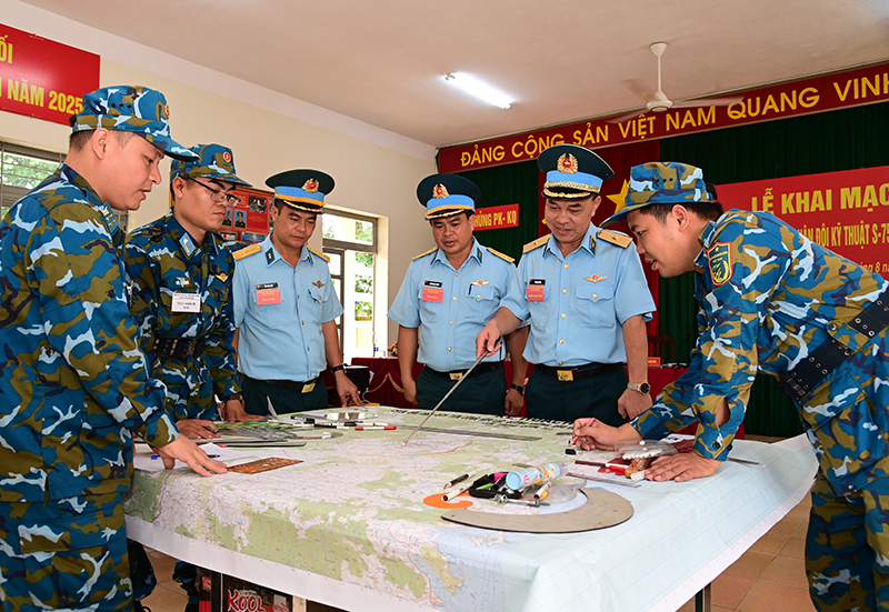 Quân chủng Phòng không - Không quân Bế mạc Diễn tập chiến thuật phân đội kỹ thuật tên lửa Phòng không S-75M năm 2025