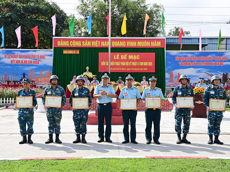 Quân chủng Phòng không - Không quân Bế mạc Diễn tập chiến thuật phân đội kỹ thuật tên lửa Phòng không S-75M năm 2025