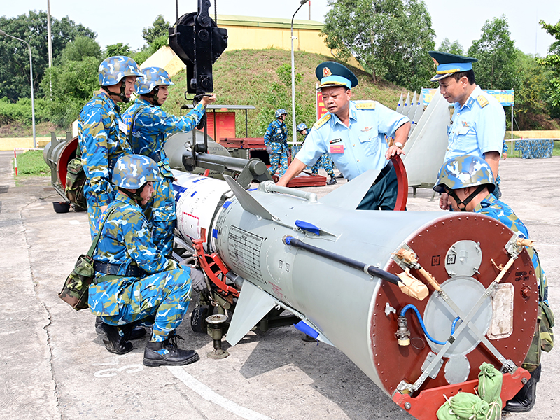 Quân chủng Phòng không - Không quân Bế mạc Diễn tập chiến thuật phân đội kỹ thuật tên lửa Phòng không S-75M năm 2025