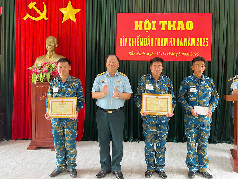 Sư đoàn 365 tổ chức Hội thao Kíp chiến đấu trạm ra đa năm 2025