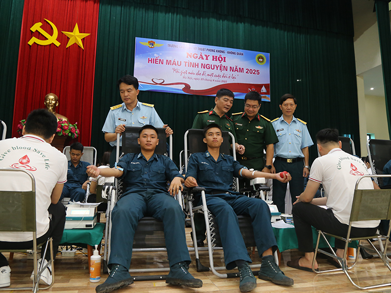 Trường Cao đẳng Kỹ thuật Phòng không - Không quân tổ chức Ngày hội hiến máu tình nguyện năm 2025
