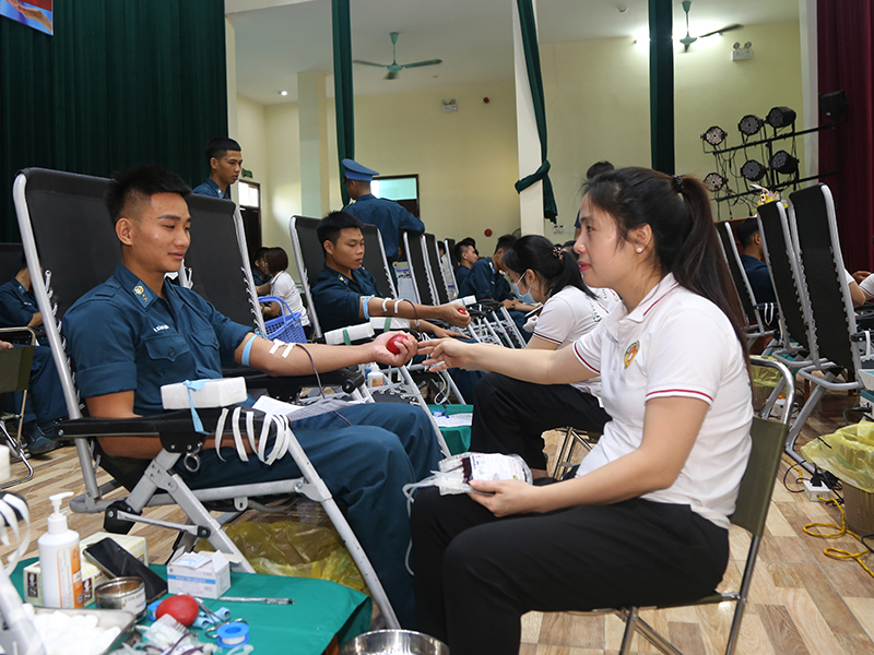 Trường Cao đẳng Kỹ thuật Phòng không - Không quân tổ chức Ngày hội hiến máu tình nguyện năm 2025