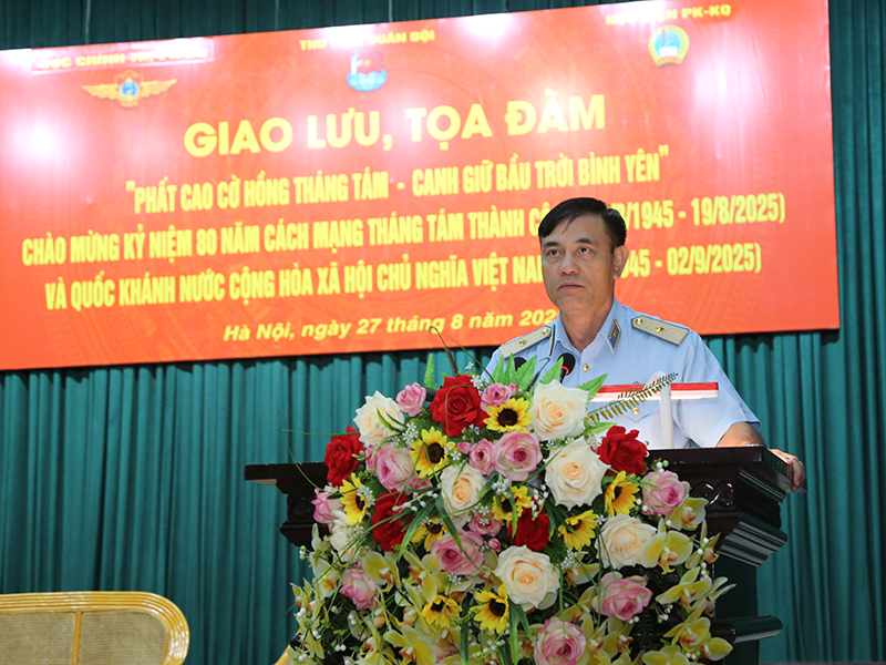 Giao lưu, tọa đàm với chủ đề “Phất cao cờ hồng tháng Tám - Canh giữ bầu trời bình yên”
