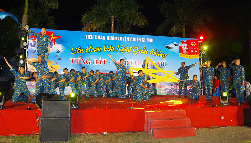 Tiểu đoàn Huấn luyện chiến sĩ mới, Sư đoàn 375 tổ chức Liên hoan văn nghệ quần chúng “Tiếng hát - Vũ điệu binh nhì”