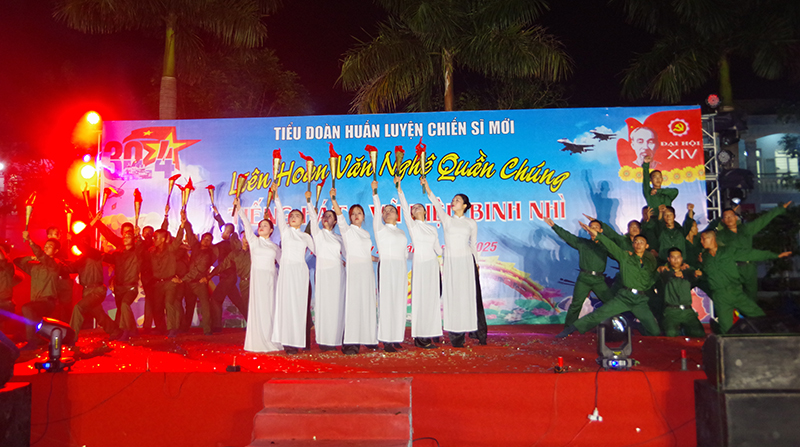 Tiểu đoàn Huấn luyện chiến sĩ mới, Sư đoàn 375 tổ chức Liên hoan văn nghệ quần chúng “Tiếng hát - Vũ điệu binh nhì”