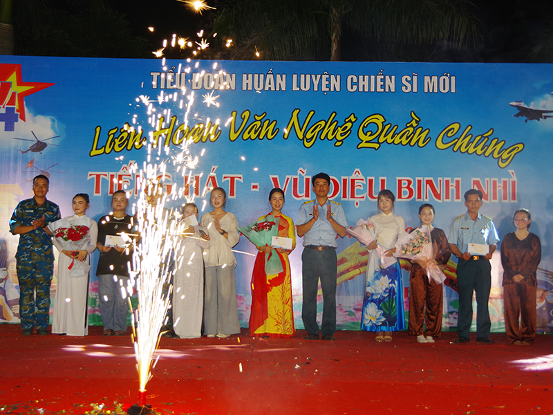 Tiểu đoàn Huấn luyện chiến sĩ mới, Sư đoàn 375 tổ chức Liên hoan văn nghệ quần chúng “Tiếng hát - Vũ điệu binh nhì”