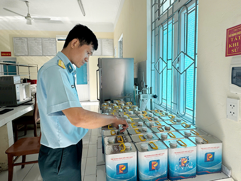 Những người thầm lặng góp sức cho diễu binh, diễu hành A50